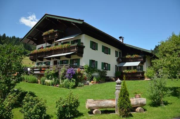 Haus Lindeneck - Erika Schwentner Apartment Kössen Exterior foto